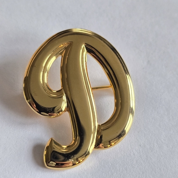 Vintage letter D brooch pin gold tone metal alphabet initial monogram - Picture 8 of 8